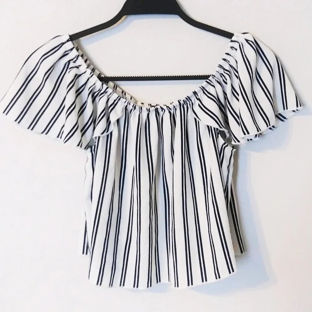 Noble U Off Shoulder Striped Crop Top. Size medium‎